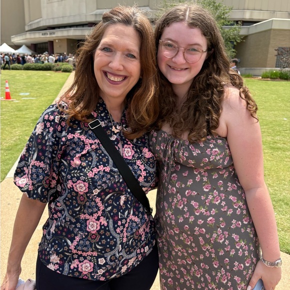 Meet your Posher, Laura - Picture 1 of 1